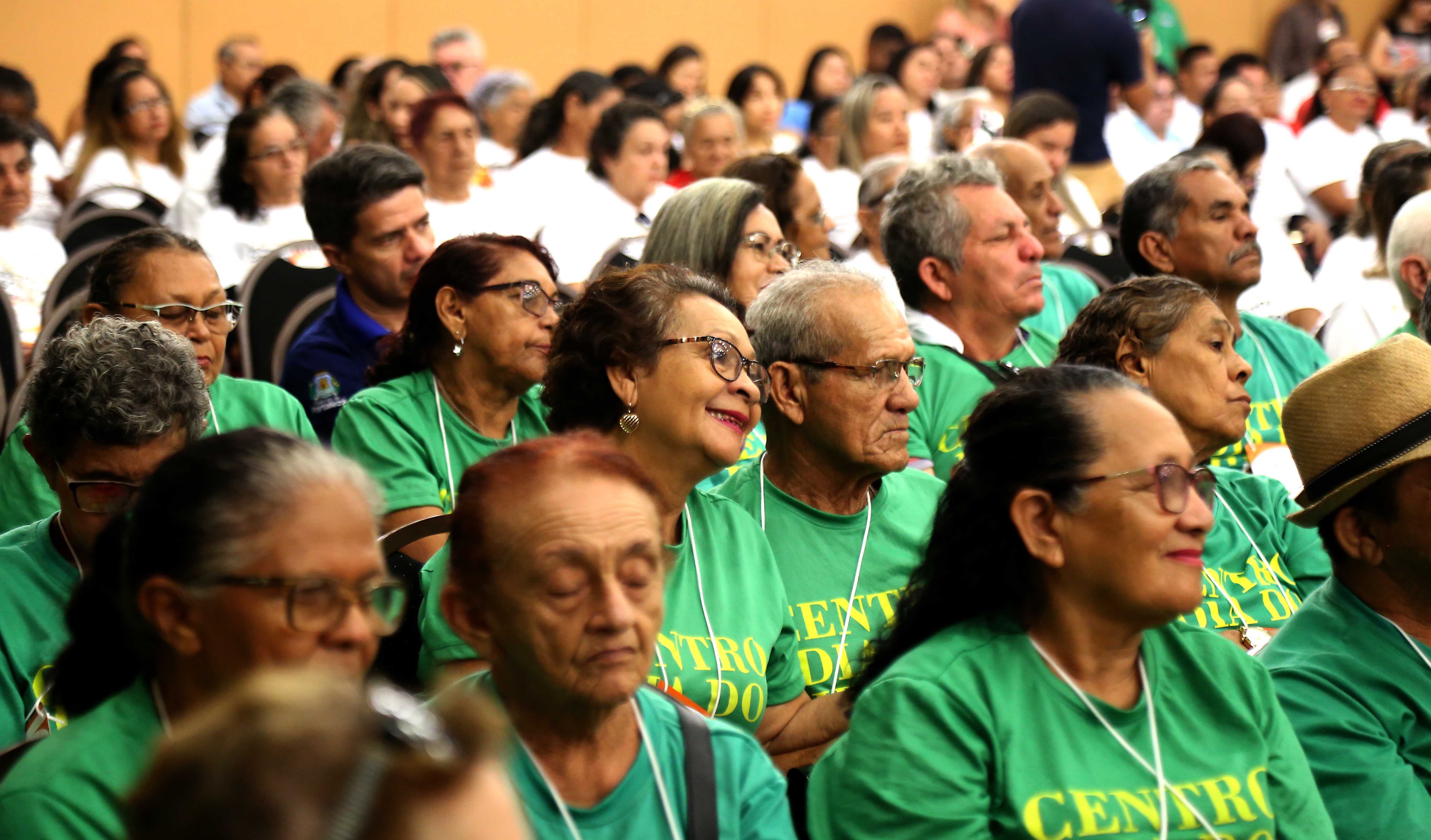 plateia da conferência municipal da pessoa idosa